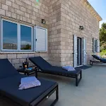 Elixir Villa